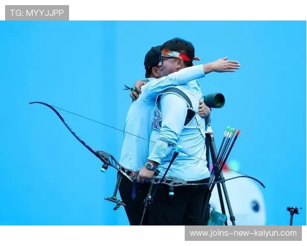 射箭竞技场突然刮风，选手逆风破纪录