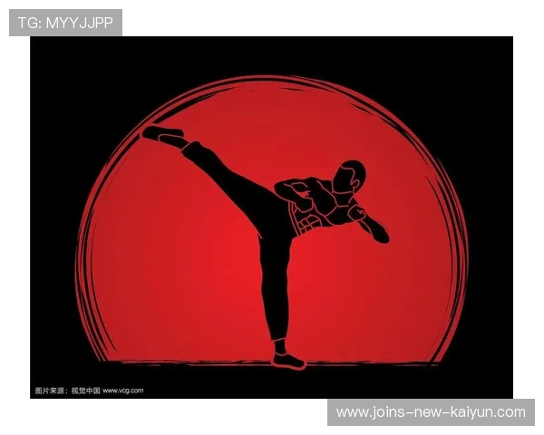 空手道连续三段踢展示灵活技巧