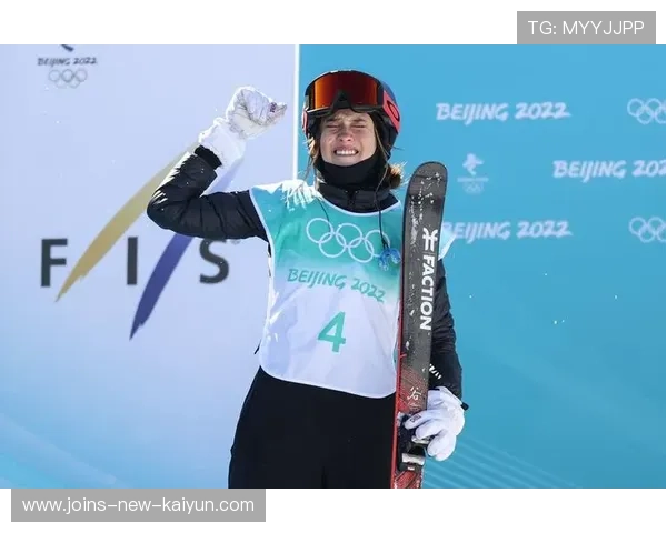 谷爱凌米兰赛道预赛高分,尝试更高难度空翻 谷爱凌米兰赛道预赛高分,尝试更高难度空翻